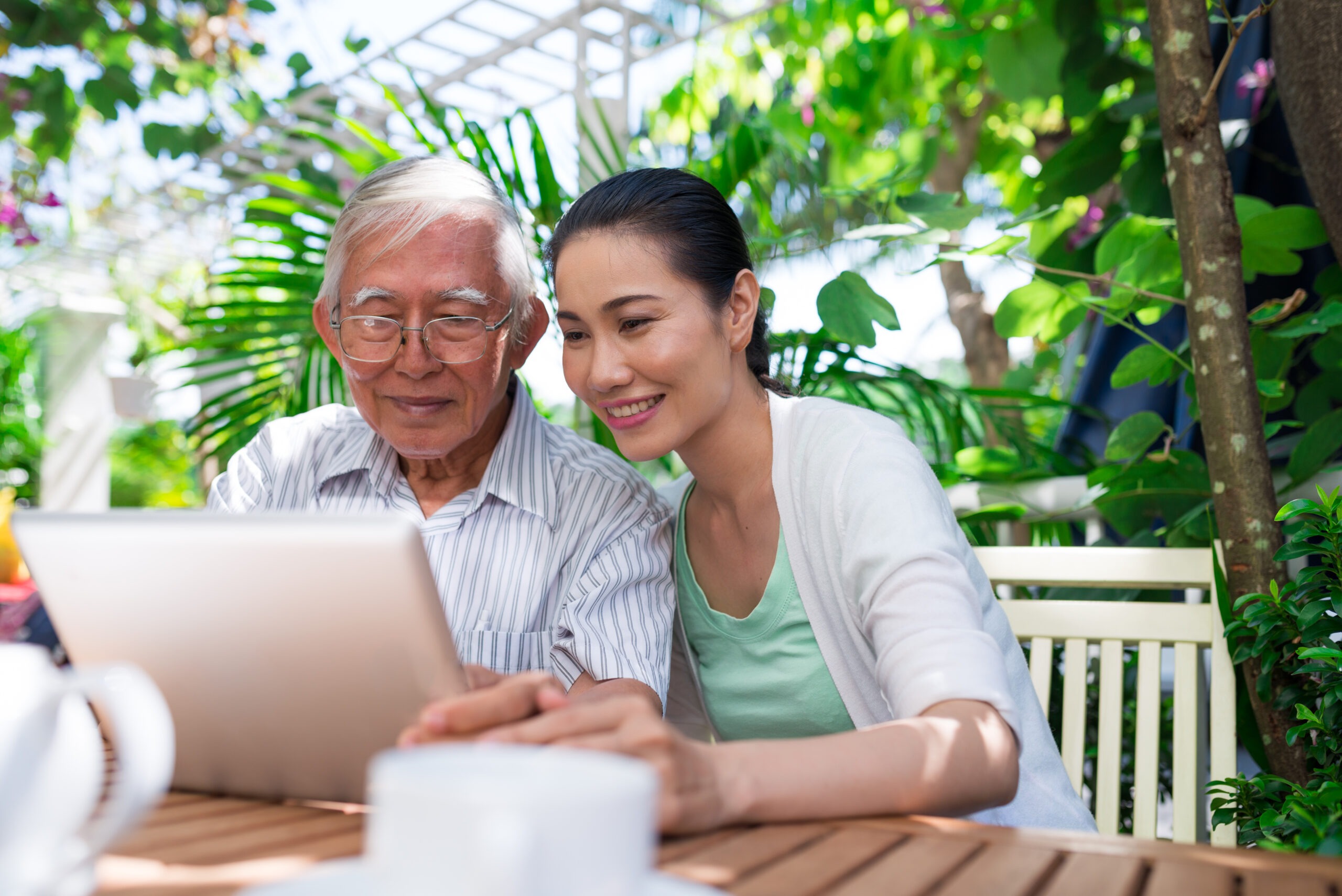 father and daughter looking at a computer